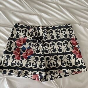 LOFT scroll and placed floral print shorts Size 8